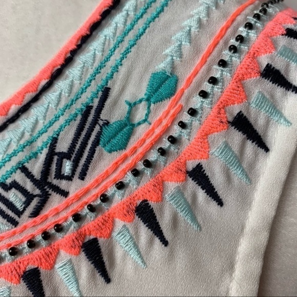 NWT Miami Boho Embroidered Sleeveless Blouse - Picture 4 of 8